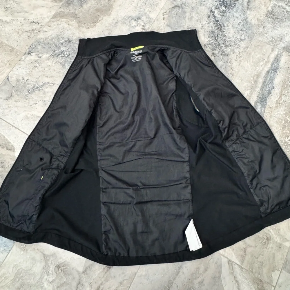 Brooks Run Happy Running Vest